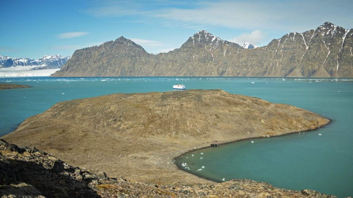 Arctic Saga: Exploring Spitsbergen via the Faroes and Jan Mayen Arctic Saga: Exploring Spitsbergen via the Faroes and Jan Mayen
