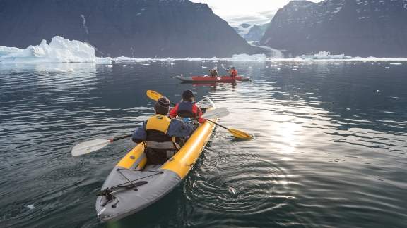 Paddling excursion in the Arctic